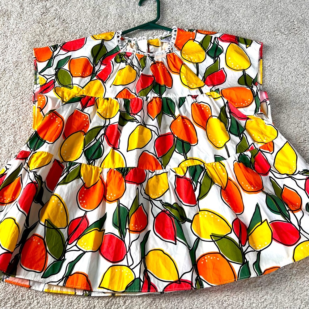 Adorable cap sleeve top by Crosby.  Size S